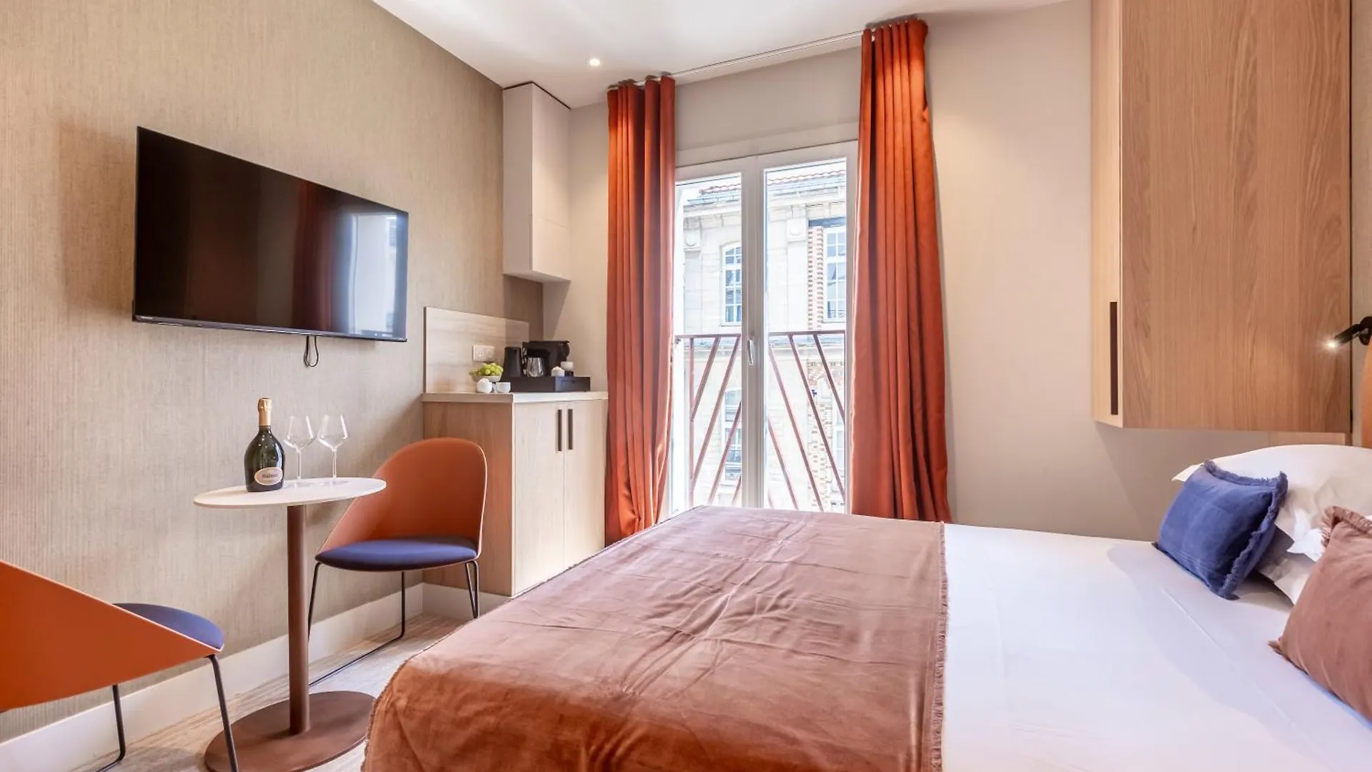 Fl By Sweett Hotel